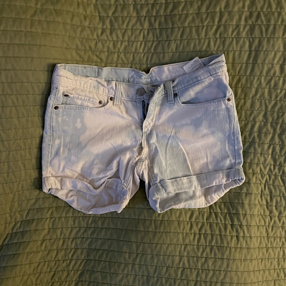 Levi’s Jean Shorts (𝕊𝔸𝕃𝔼)